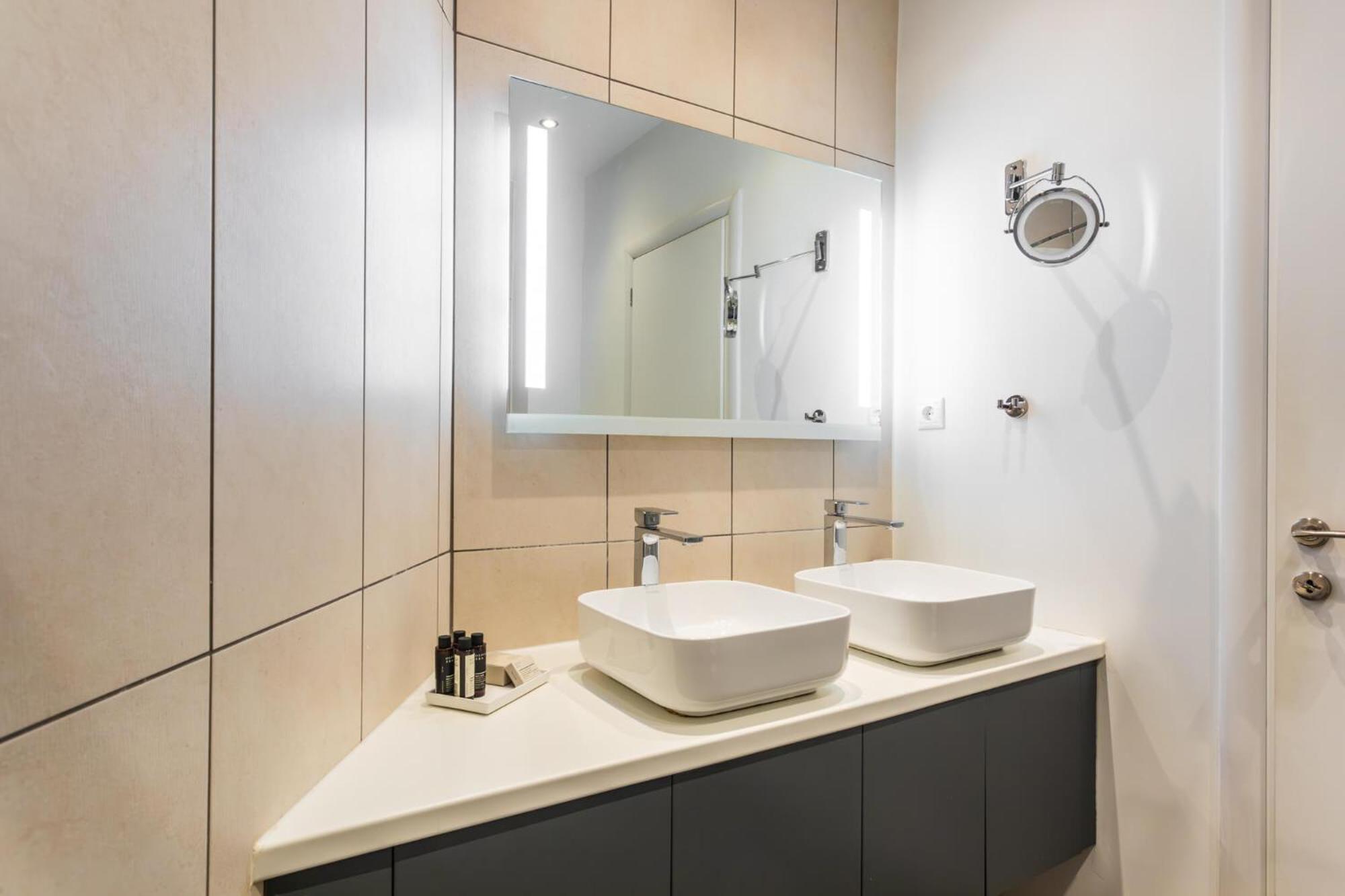 Charming & Comfy 2Bd Apartment In Acropolis Area By Upstreet Атина Екстериор снимка